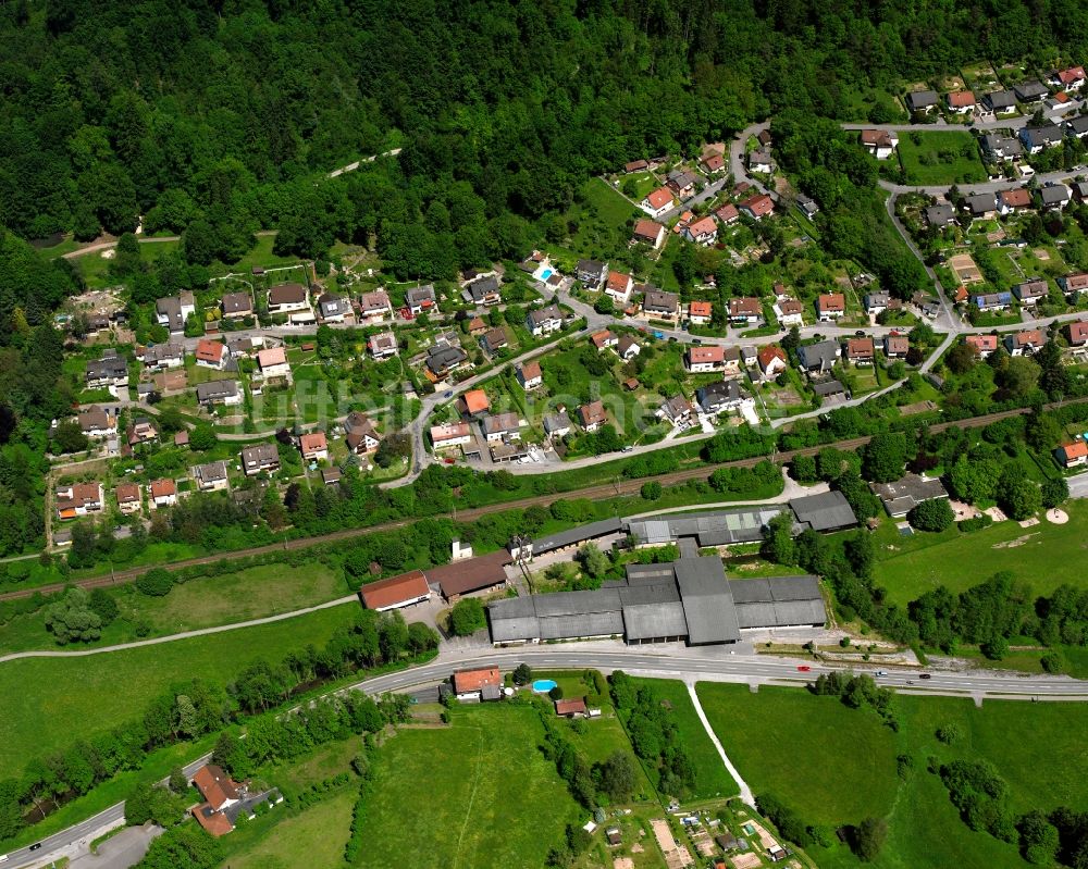 Hausen aus der Vogelperspektive: Dorfkern am Feldrand in Hausen im Bundesland Baden-Württemberg, Deutschland