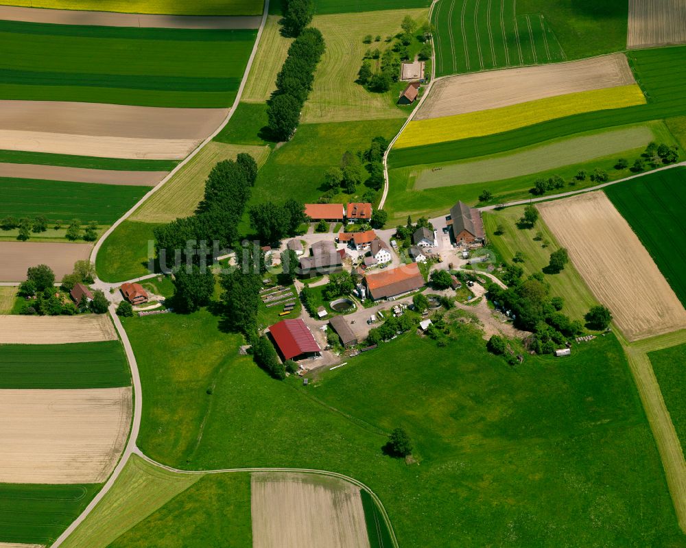 Hausen von oben - Dorfkern am Feldrand in Hausen im Bundesland Baden-Württemberg, Deutschland