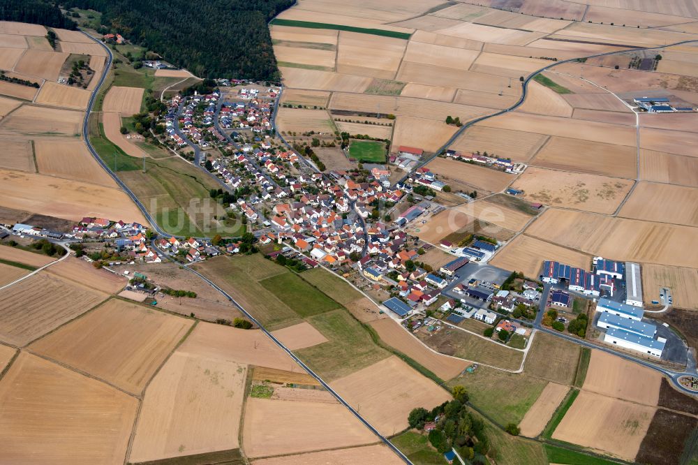 Luftaufnahme Hausen - Dorfkern am Feldrand in Hausen im Bundesland Bayern, Deutschland