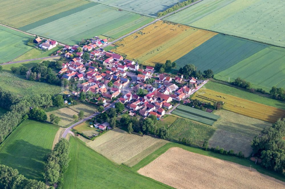 Luftbild Hausen - Dorfkern am Feldrand in Hausen im Bundesland Thüringen, Deutschland