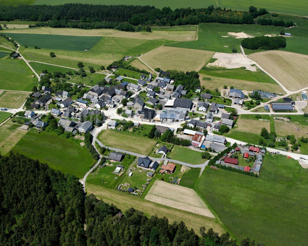 Hecken aus der Vogelperspektive: Dorfkern am Feldrand in Hecken im Bundesland Rheinland-Pfalz, Deutschland