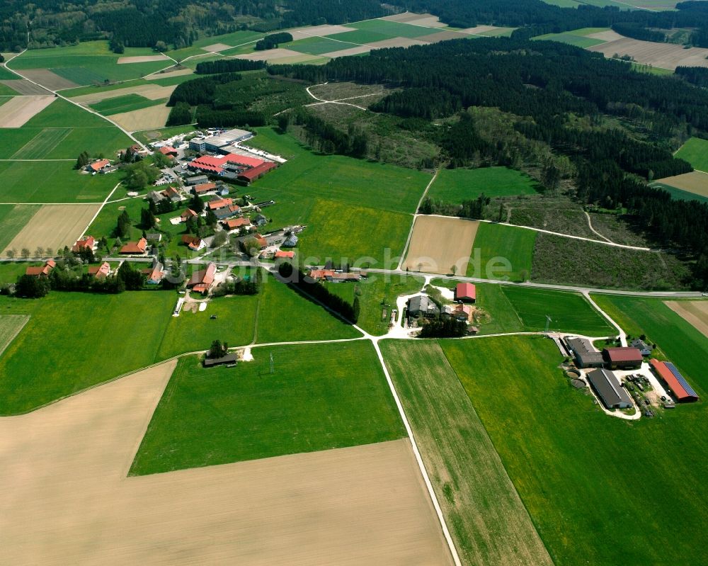 Heidhöfe von oben - Dorfkern am Feldrand in Heidhöfe im Bundesland Baden-Württemberg, Deutschland