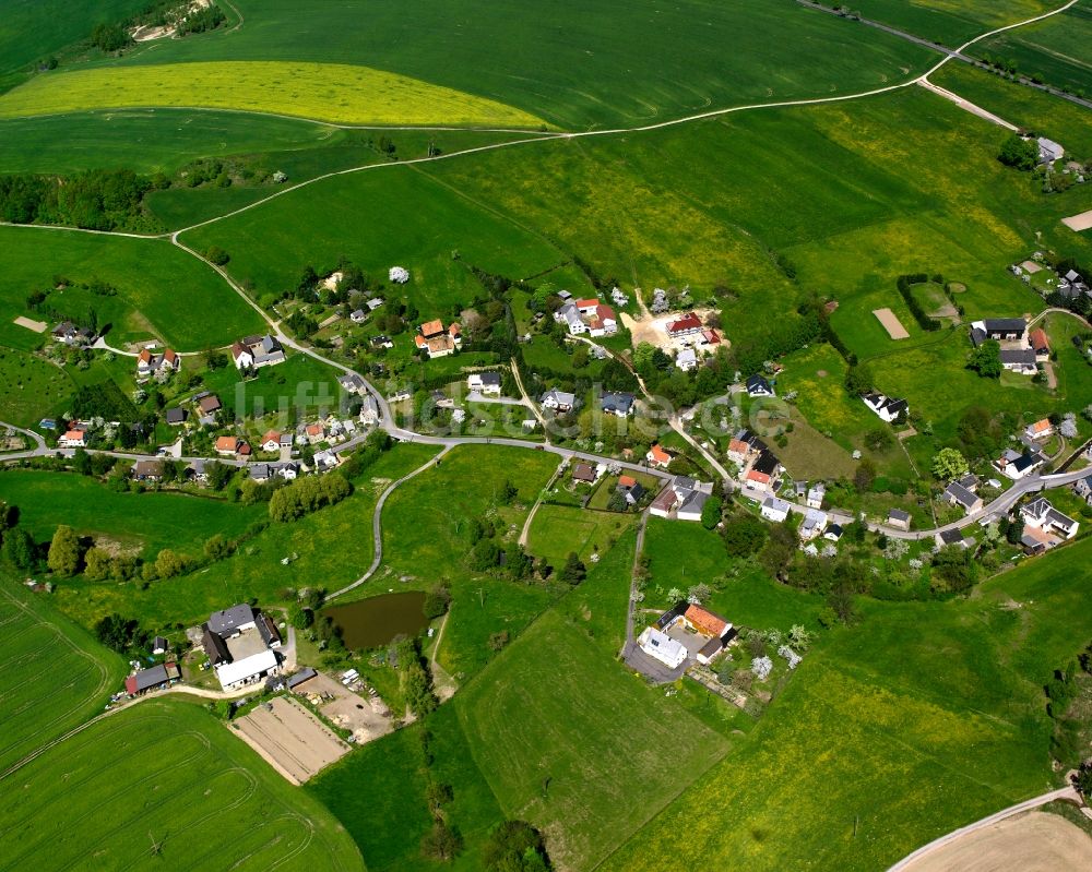 Luftbild Heiersdorf - Dorfkern am Feldrand in Heiersdorf im Bundesland Sachsen, Deutschland