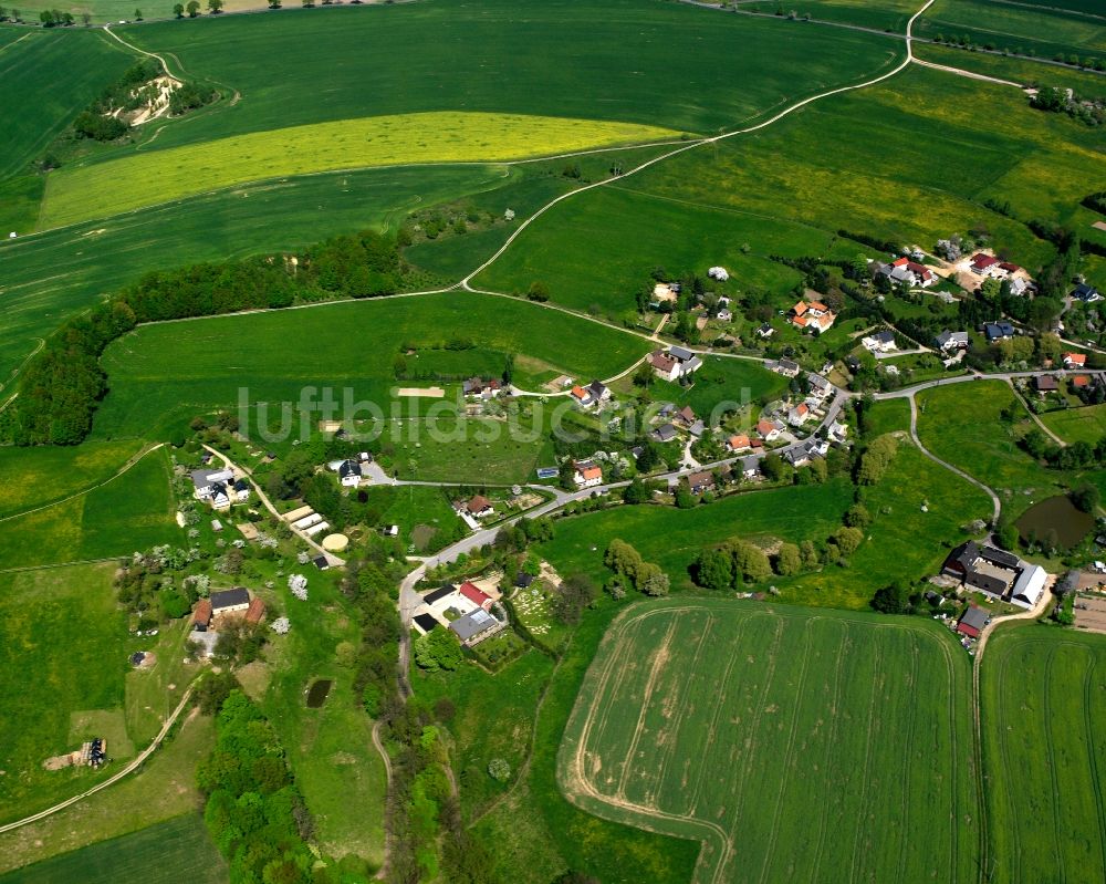 Luftaufnahme Heiersdorf - Dorfkern am Feldrand in Heiersdorf im Bundesland Sachsen, Deutschland