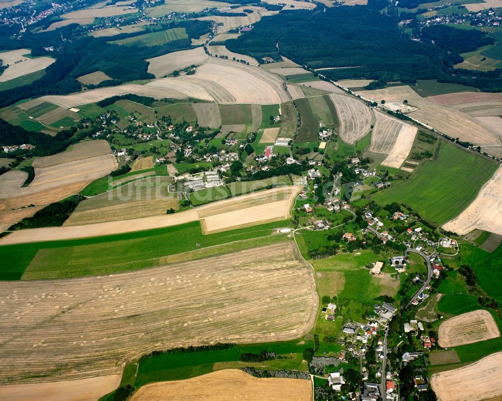 Heiersdorf von oben - Dorfkern am Feldrand in Heiersdorf im Bundesland Sachsen, Deutschland