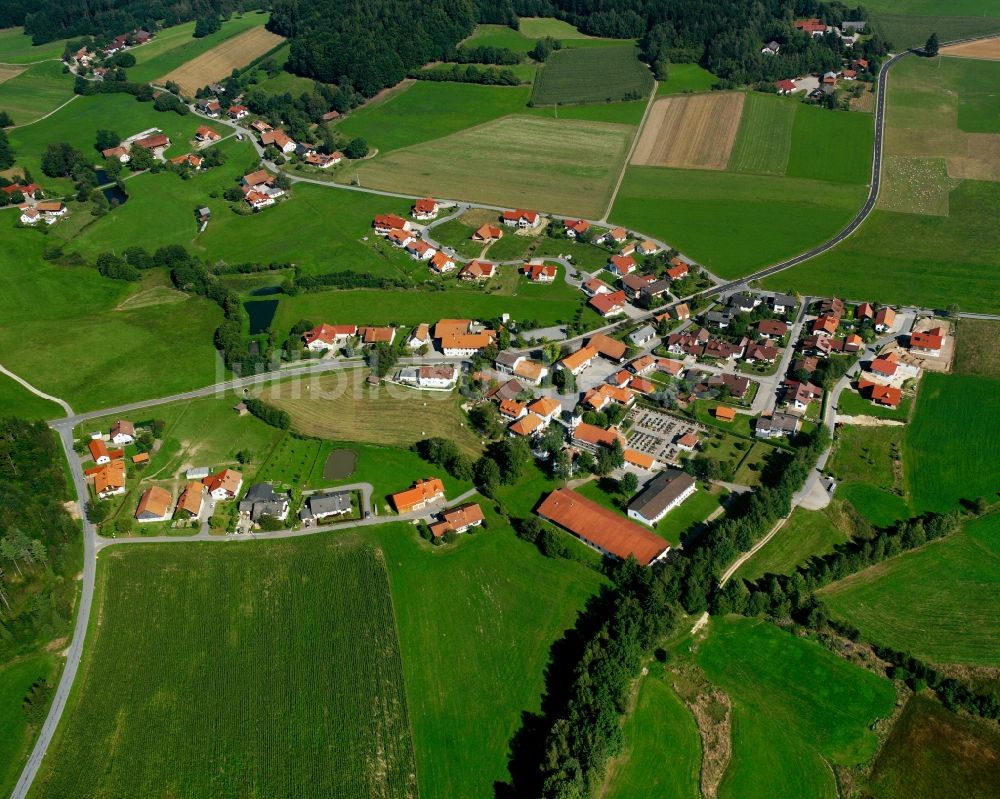 Luftaufnahme Heilbrunn - Dorfkern am Feldrand in Heilbrunn im Bundesland Bayern, Deutschland