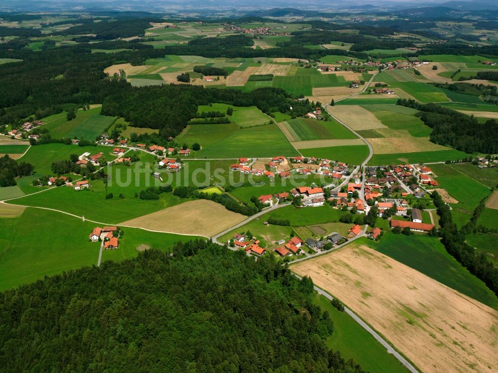 Luftaufnahme Heilbrunn - Dorfkern am Feldrand in Heilbrunn im Bundesland Bayern, Deutschland