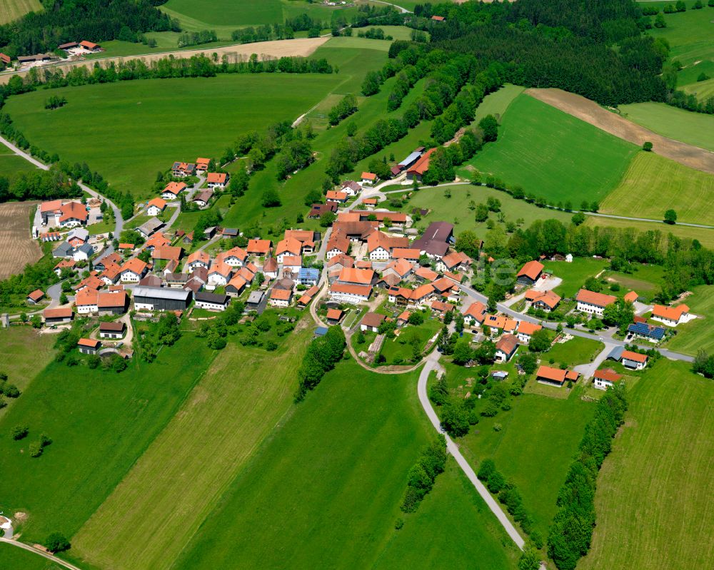 Luftbild Heindlschlag - Dorfkern am Feldrand in Heindlschlag im Bundesland Bayern, Deutschland