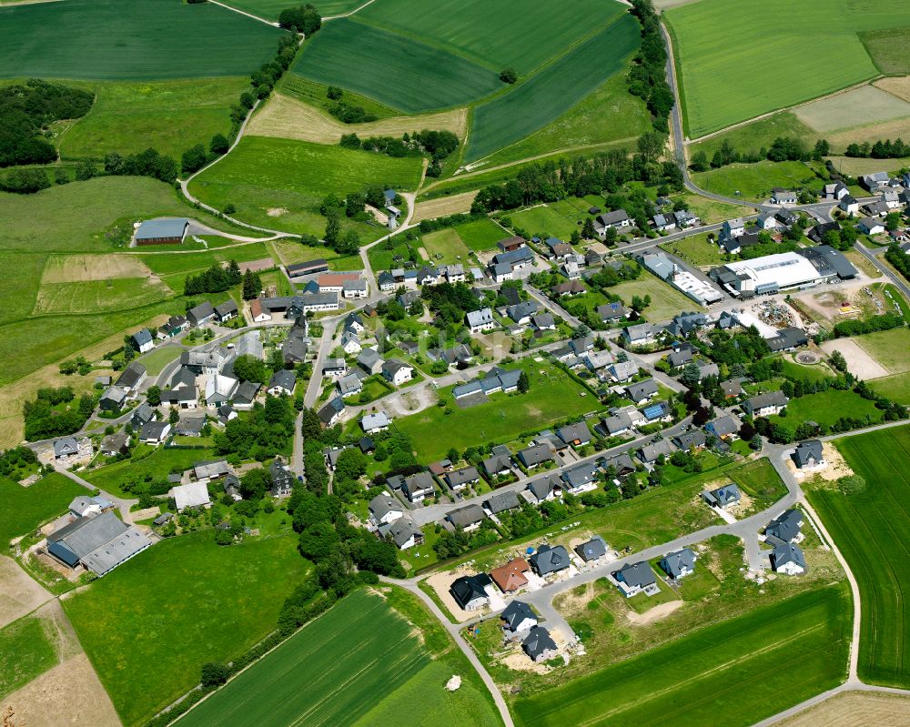 Luftaufnahme Heinzenbach - Dorfkern am Feldrand in Heinzenbach im Bundesland Rheinland-Pfalz, Deutschland