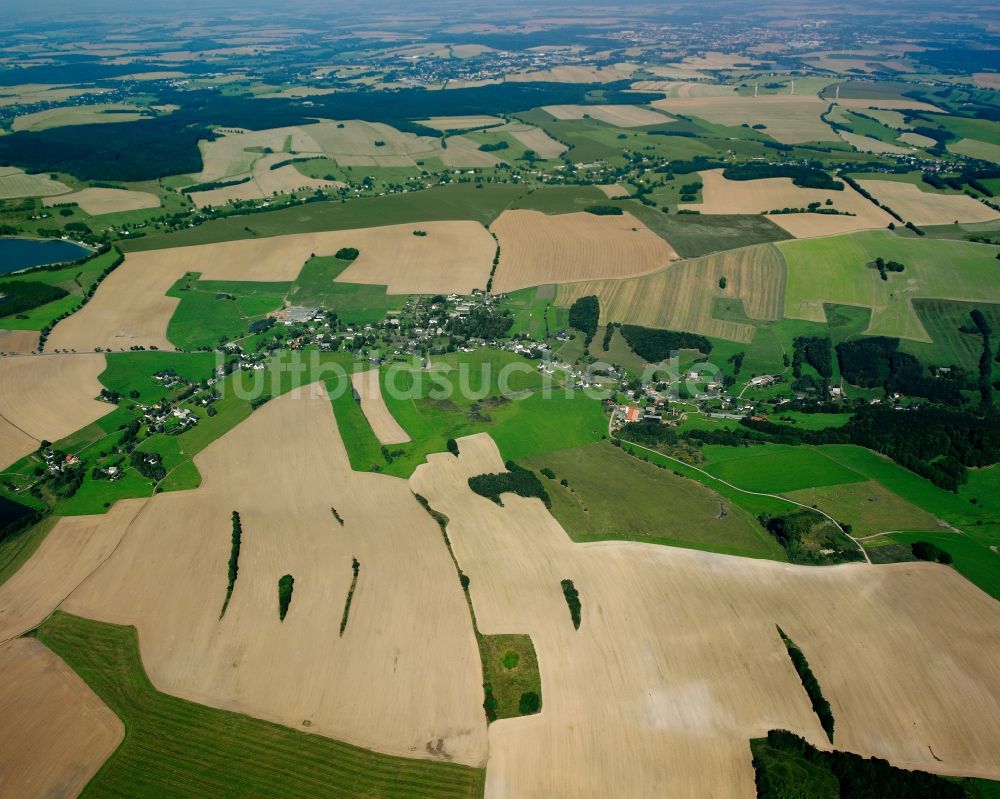 Helbigsdorf von oben - Dorfkern am Feldrand in Helbigsdorf im Bundesland Sachsen, Deutschland