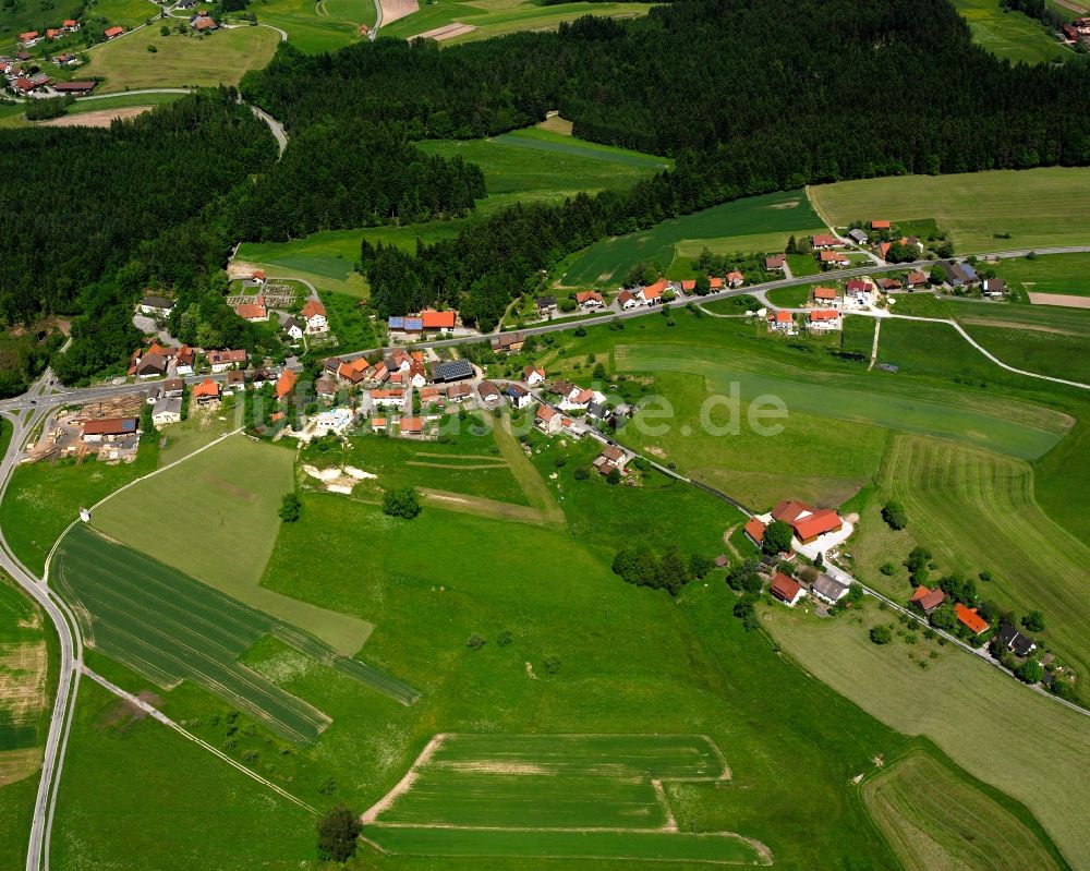 Luftaufnahme Hellershof - Dorfkern am Feldrand in Hellershof im Bundesland Baden-Württemberg, Deutschland