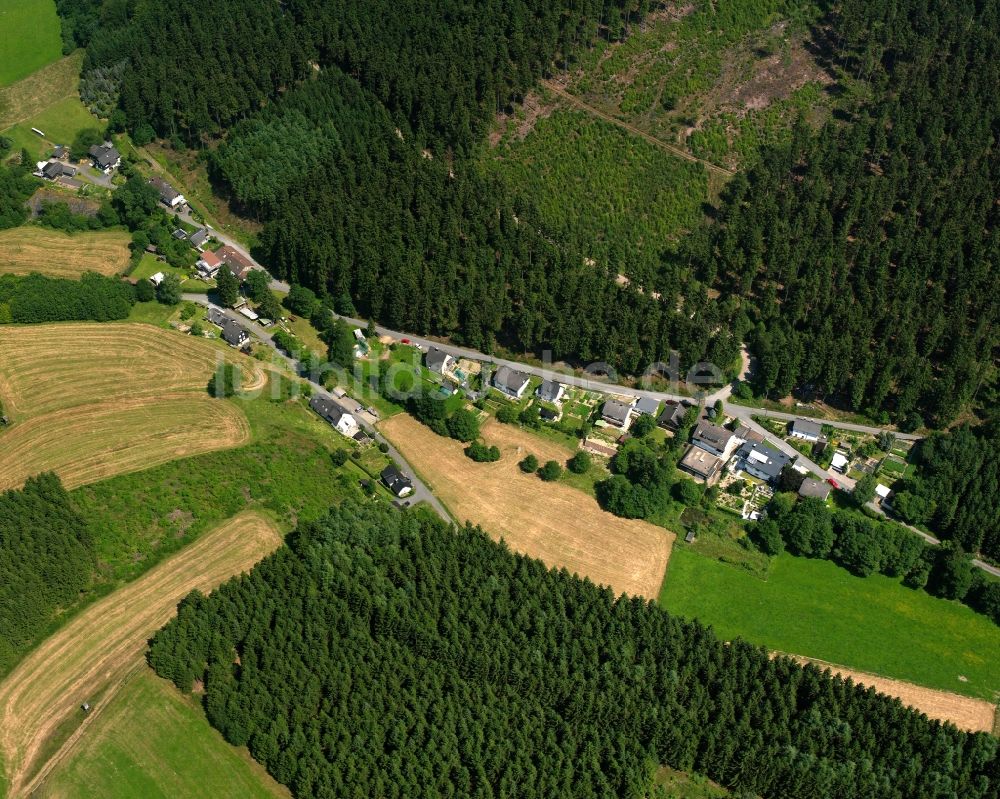 Hemschlar aus der Vogelperspektive: Dorfkern am Feldrand in Hemschlar im Bundesland Nordrhein-Westfalen, Deutschland