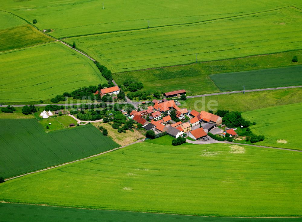 Luftaufnahme Hengstbacherhof - Dorfkern am Feldrand in Hengstbacherhof im Bundesland Rheinland-Pfalz, Deutschland