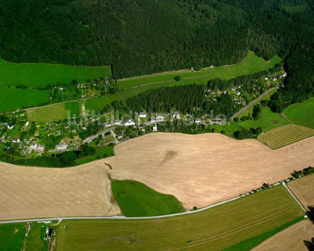 Luftbild Hennersdorf - Dorfkern am Feldrand in Hennersdorf im Bundesland Sachsen, Deutschland