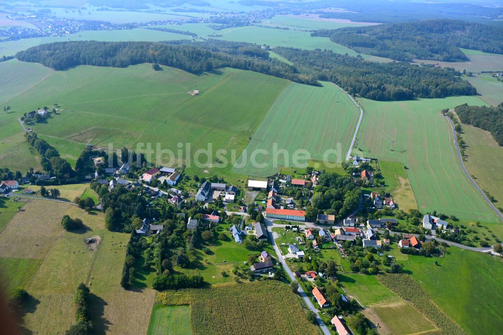 Luftbild Hennersdorf - Dorfkern am Feldrand in Hennersdorf im Bundesland Sachsen, Deutschland