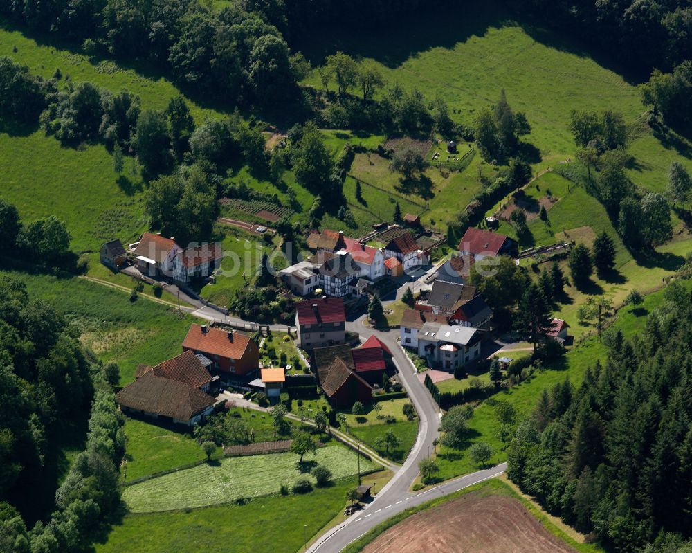 Luftbild Hennigerode - Dorfkern am Feldrand in Hennigerode im Bundesland Thüringen, Deutschland