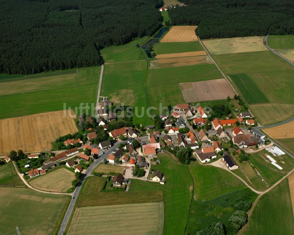 Hergersbach von oben - Dorfkern am Feldrand in Hergersbach im Bundesland Bayern, Deutschland