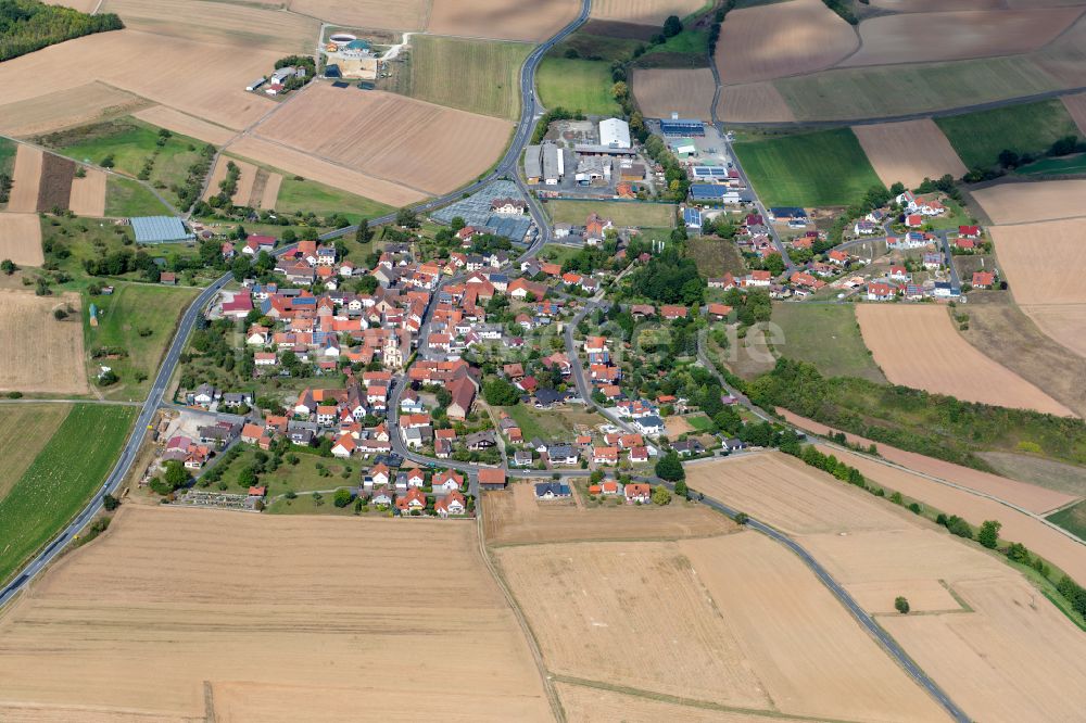 Luftaufnahme Heßdorf - Dorfkern am Feldrand in Heßdorf im Bundesland Bayern, Deutschland