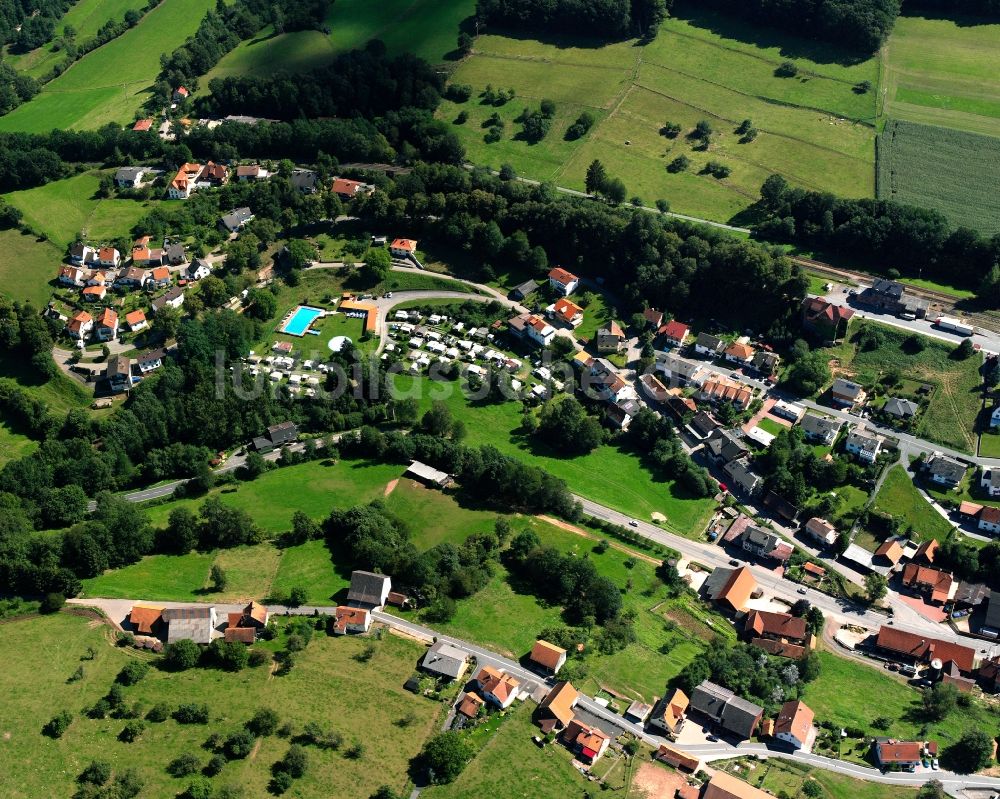 Luftaufnahme Hetzbach - Dorfkern am Feldrand in Hetzbach im Bundesland Hessen, Deutschland