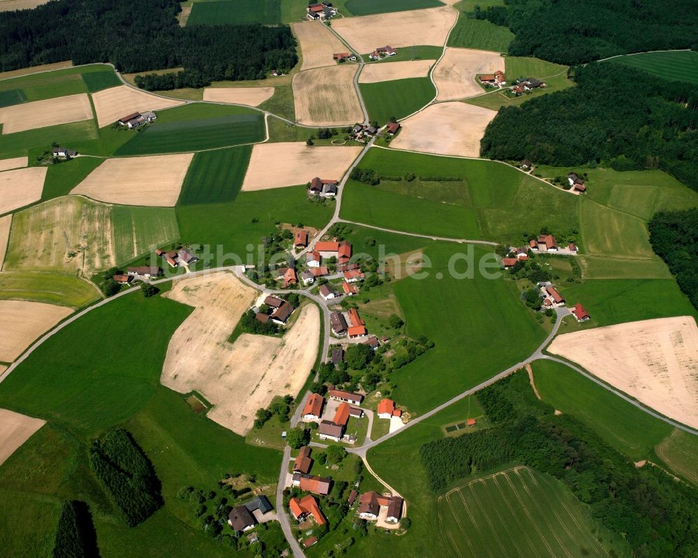 Luftbild Höhenberg - Dorfkern am Feldrand in Höhenberg im Bundesland Bayern, Deutschland