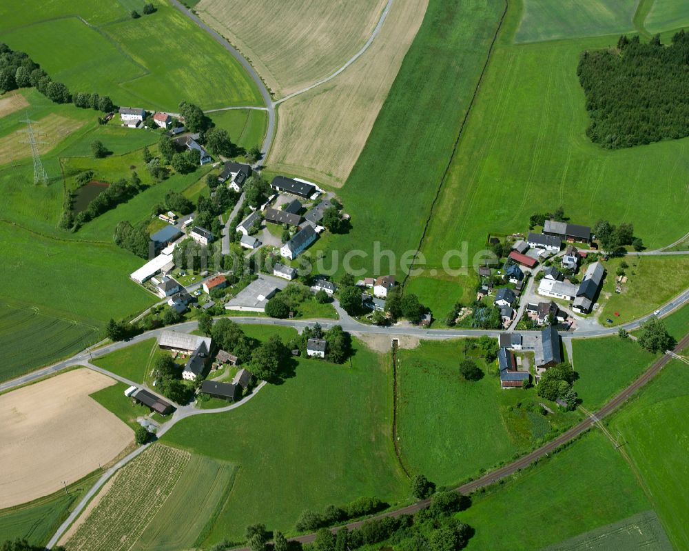 Luftbild Hildbrandsgrün - Dorfkern am Feldrand in Hildbrandsgrün im Bundesland Bayern, Deutschland