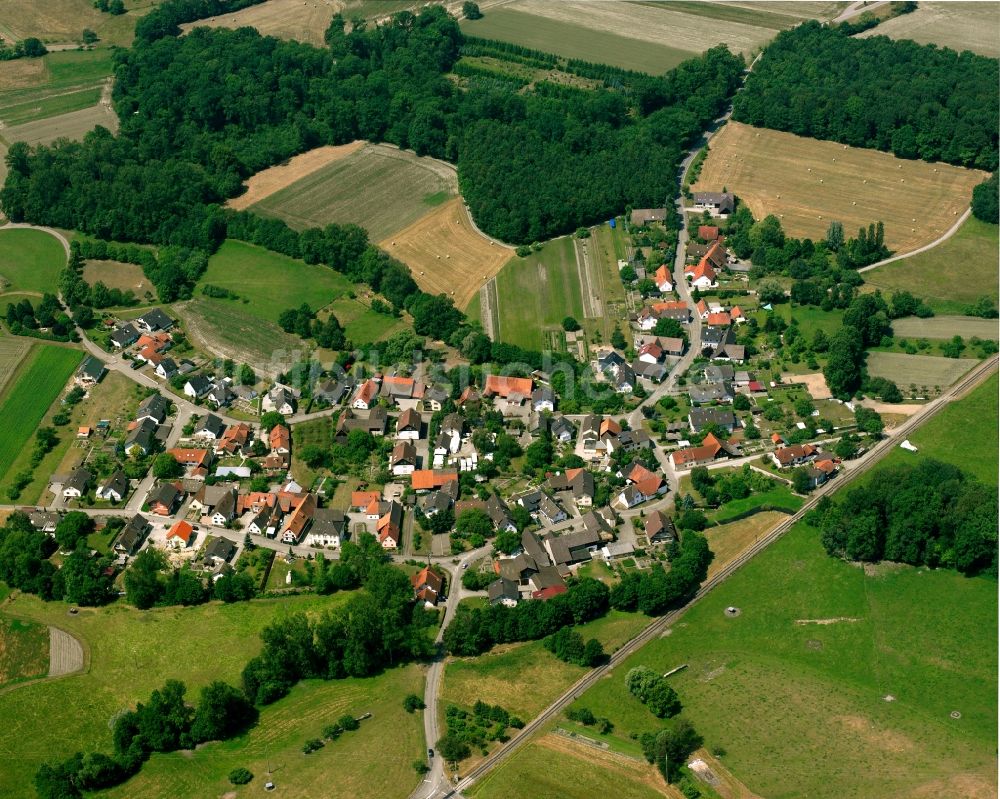 Luftaufnahme Hildmannsfeld - Dorfkern am Feldrand in Hildmannsfeld im Bundesland Baden-Württemberg, Deutschland