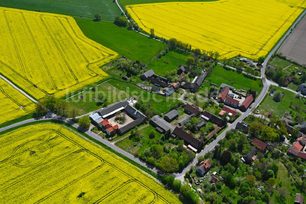 Luftbild Hilmsen - Dorfkern am Feldrand in Hilmsen im Bundesland Sachsen-Anhalt, Deutschland