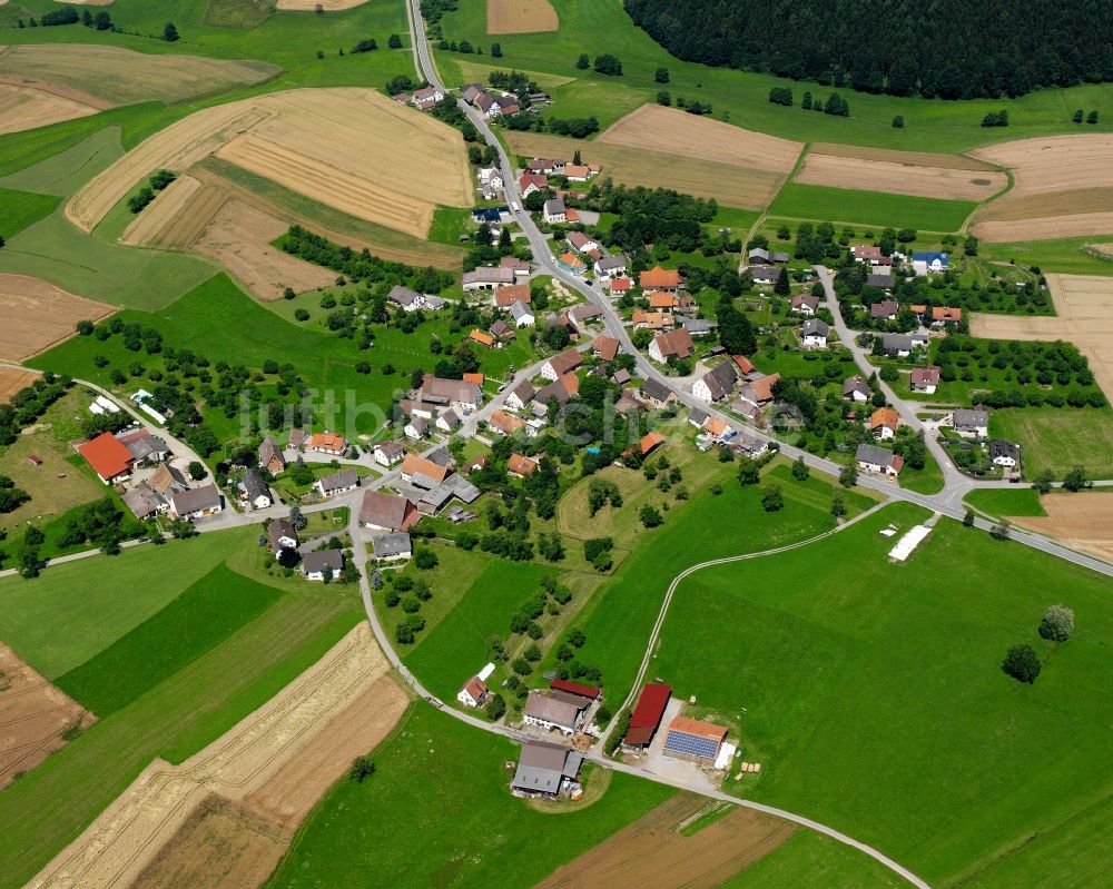 Hippetsweiler von oben - Dorfkern am Feldrand in Hippetsweiler im Bundesland Baden-Württemberg, Deutschland