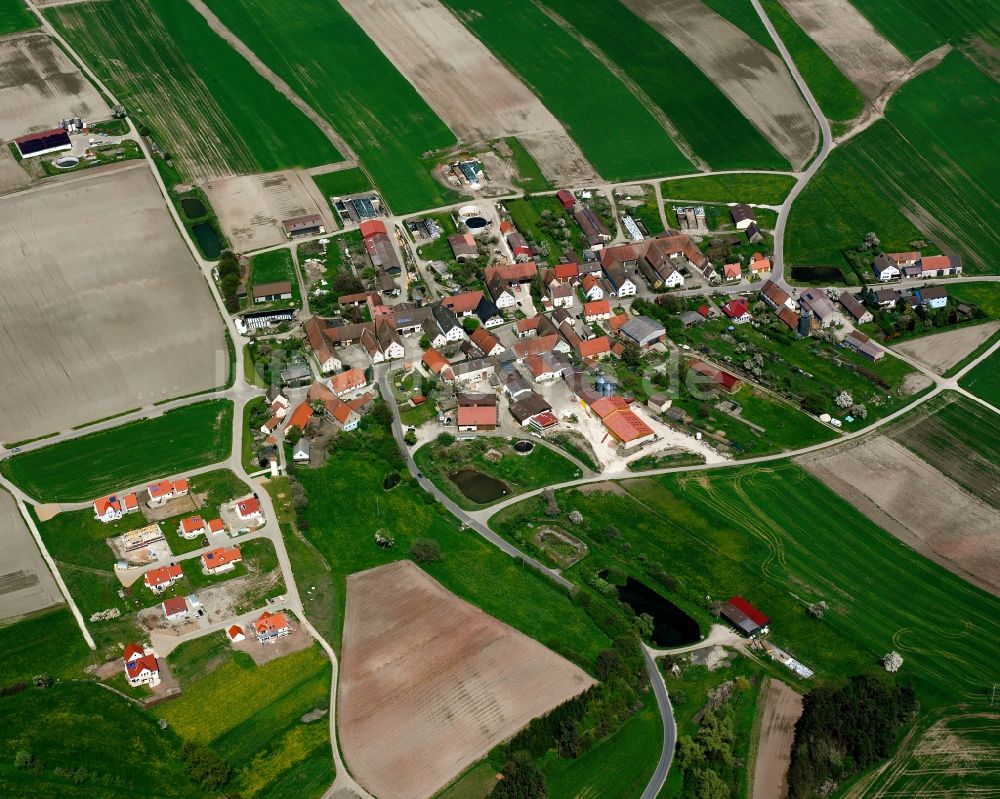 Luftaufnahme Hirschbronn - Dorfkern am Feldrand in Hirschbronn im Bundesland Bayern, Deutschland