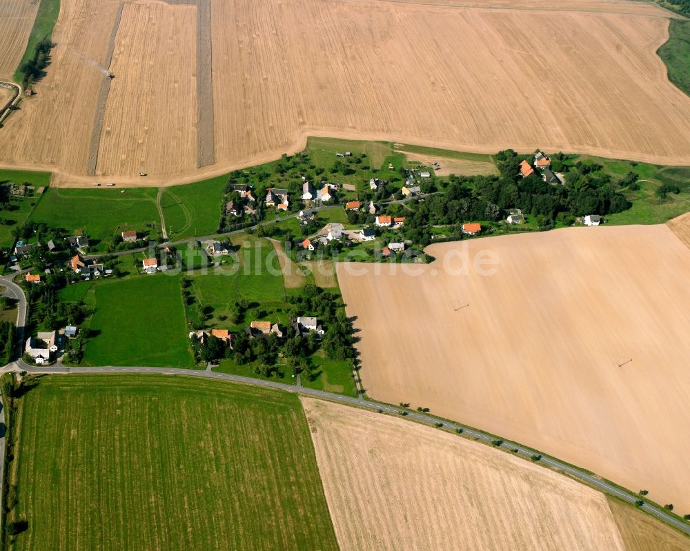 Luftaufnahme Hirschfeld - Dorfkern am Feldrand in Hirschfeld im Bundesland Sachsen, Deutschland