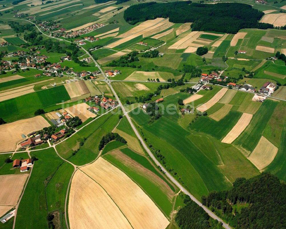 Hirschhorn von oben - Dorfkern am Feldrand in Hirschhorn im Bundesland Bayern, Deutschland