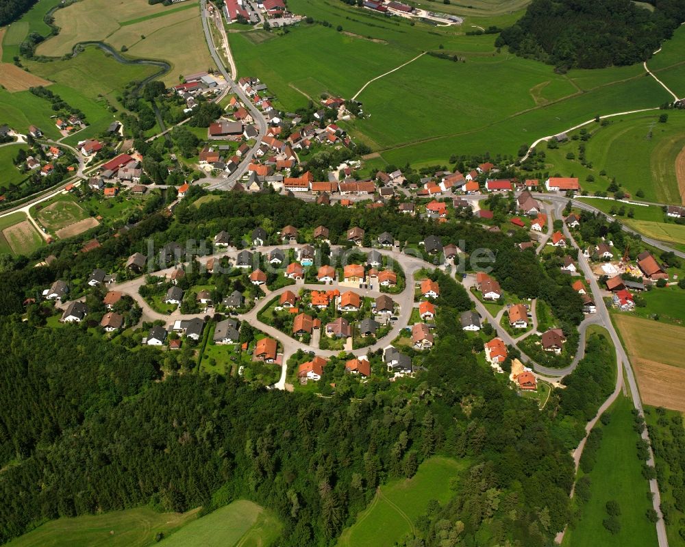 Luftaufnahme Hitzkofen - Dorfkern am Feldrand in Hitzkofen im Bundesland Baden-Württemberg, Deutschland