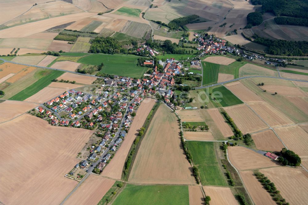 Höllrich aus der Vogelperspektive: Dorfkern am Feldrand in Höllrich im Bundesland Bayern, Deutschland