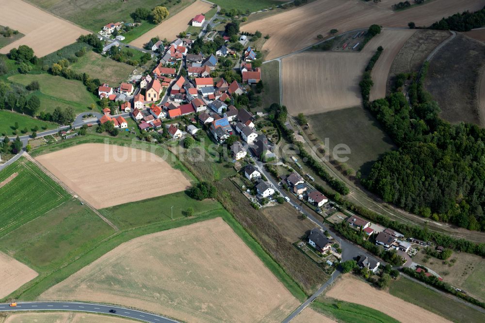 Höllrich von oben - Dorfkern am Feldrand in Höllrich im Bundesland Bayern, Deutschland