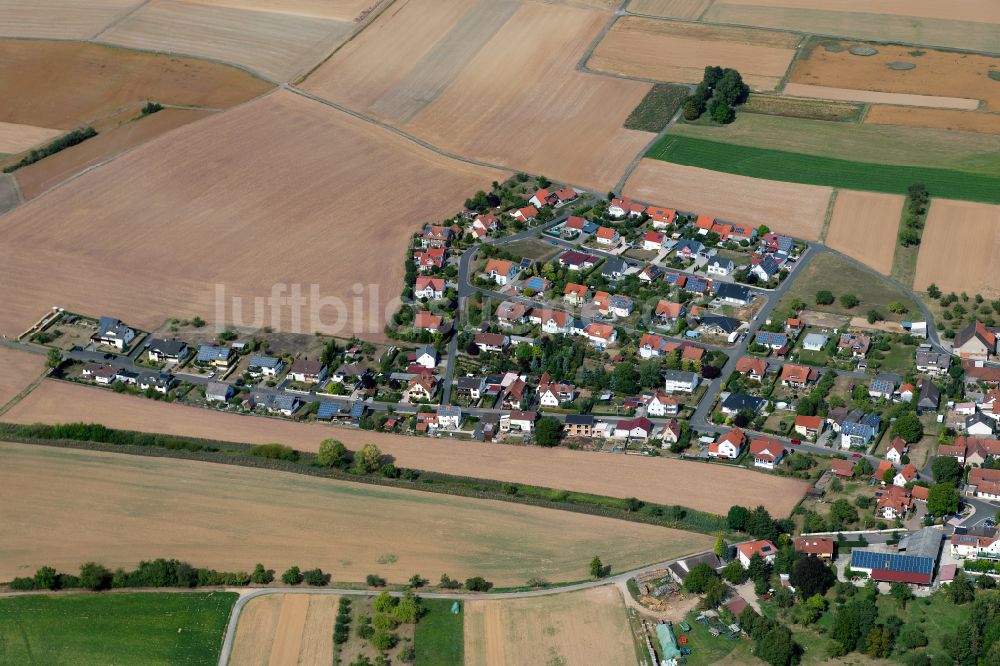 Höllrich aus der Vogelperspektive: Dorfkern am Feldrand in Höllrich im Bundesland Bayern, Deutschland