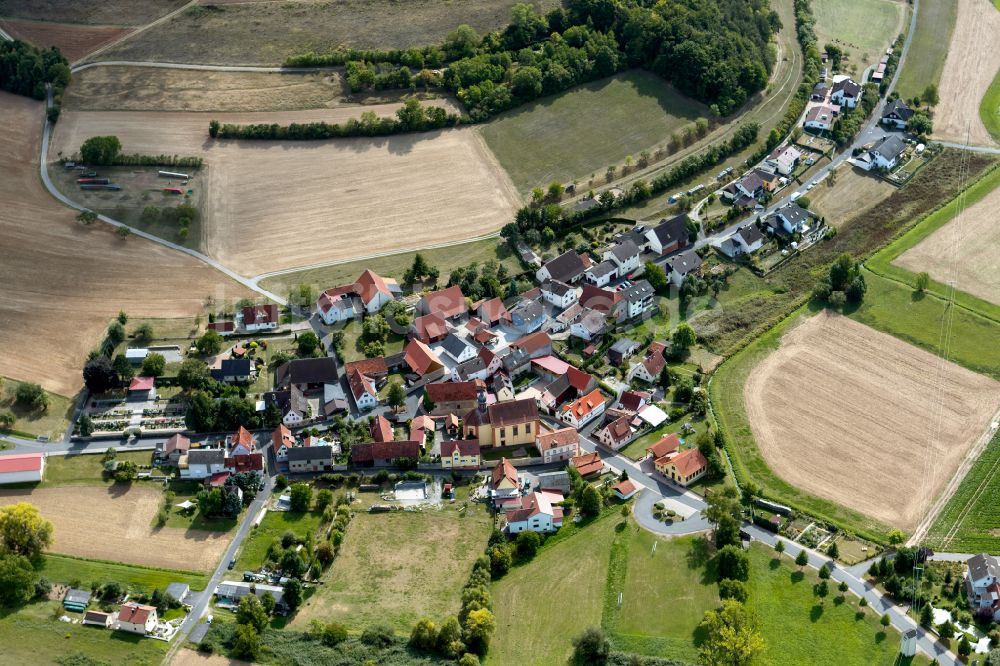 Höllrich von oben - Dorfkern am Feldrand in Höllrich im Bundesland Bayern, Deutschland