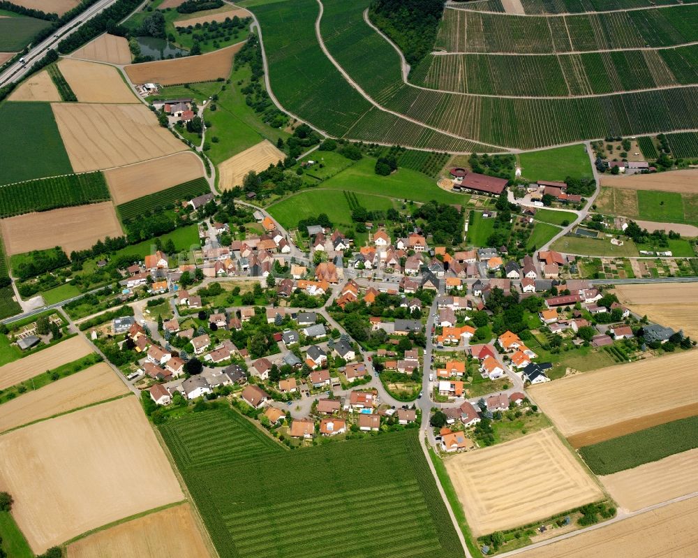 Hölzern von oben - Dorfkern am Feldrand in Hölzern im Bundesland Baden-Württemberg, Deutschland