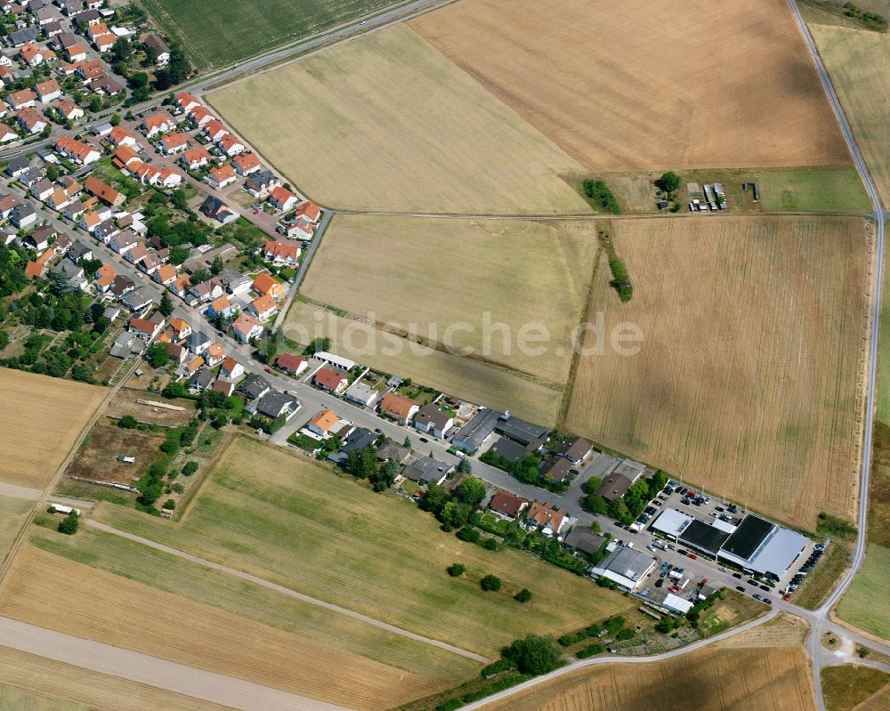 Hochstetten aus der Vogelperspektive: Dorfkern am Feldrand in Hochstetten im Bundesland Baden-Württemberg, Deutschland