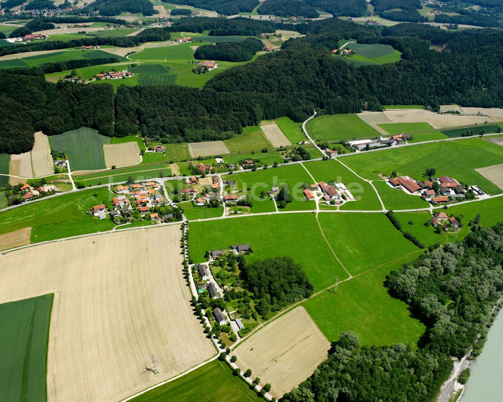 Luftaufnahme Hofschallern - Dorfkern am Feldrand in Hofschallern im Bundesland Bayern, Deutschland