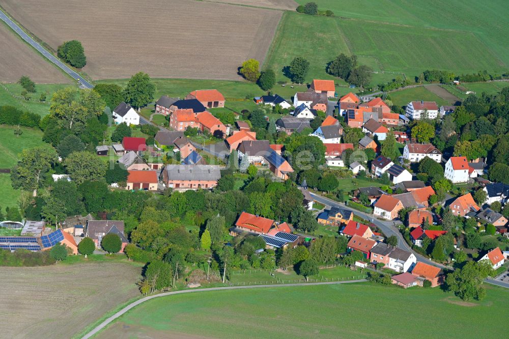 Hohehaus von oben - Dorfkern am Feldrand in Hohehaus im Bundesland Nordrhein-Westfalen, Deutschland