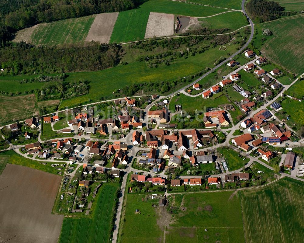 Hohenberg von oben - Dorfkern am Feldrand in Hohenberg im Bundesland Bayern, Deutschland