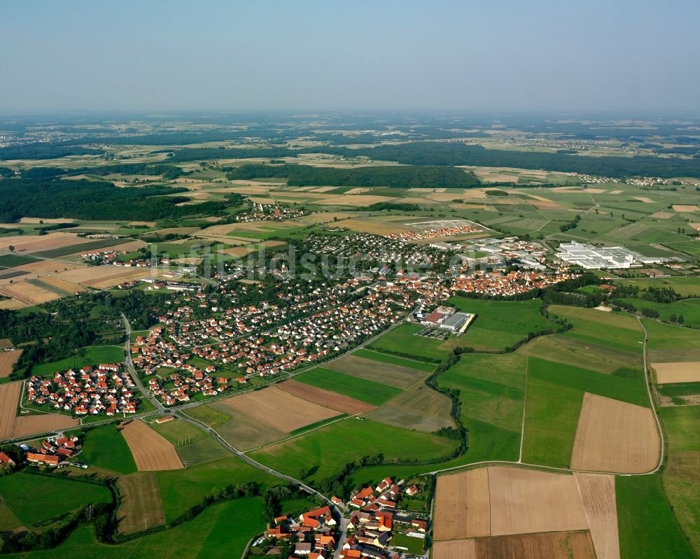 Hohenberg von oben - Dorfkern am Feldrand in Hohenberg im Bundesland Bayern, Deutschland