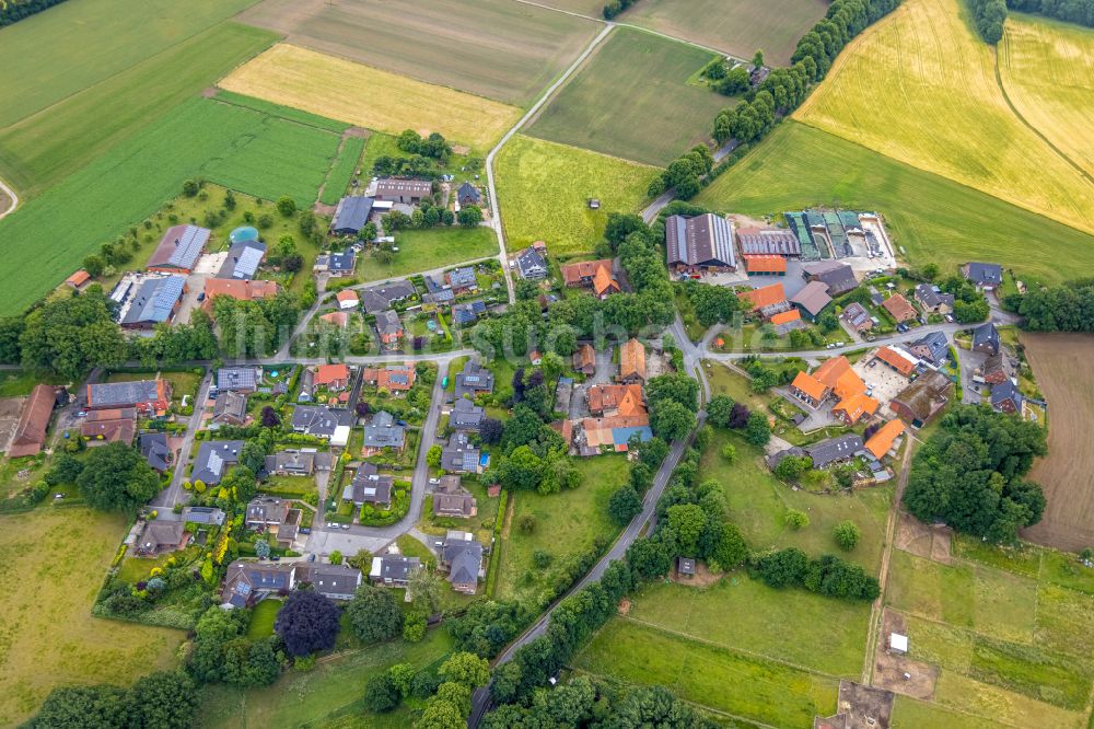 Holtwick aus der Vogelperspektive: Dorfkern am Feldrand in Holtwick im Bundesland Nordrhein-Westfalen, Deutschland