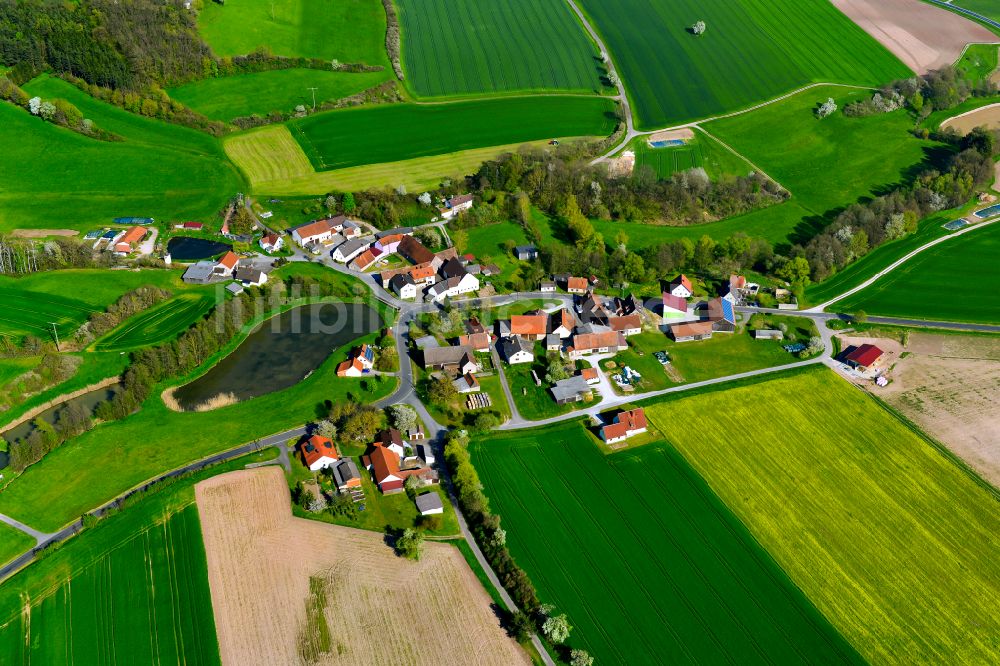 Luftaufnahme Holzberndorf - Dorfkern am Feldrand in Holzberndorf im Bundesland Bayern, Deutschland