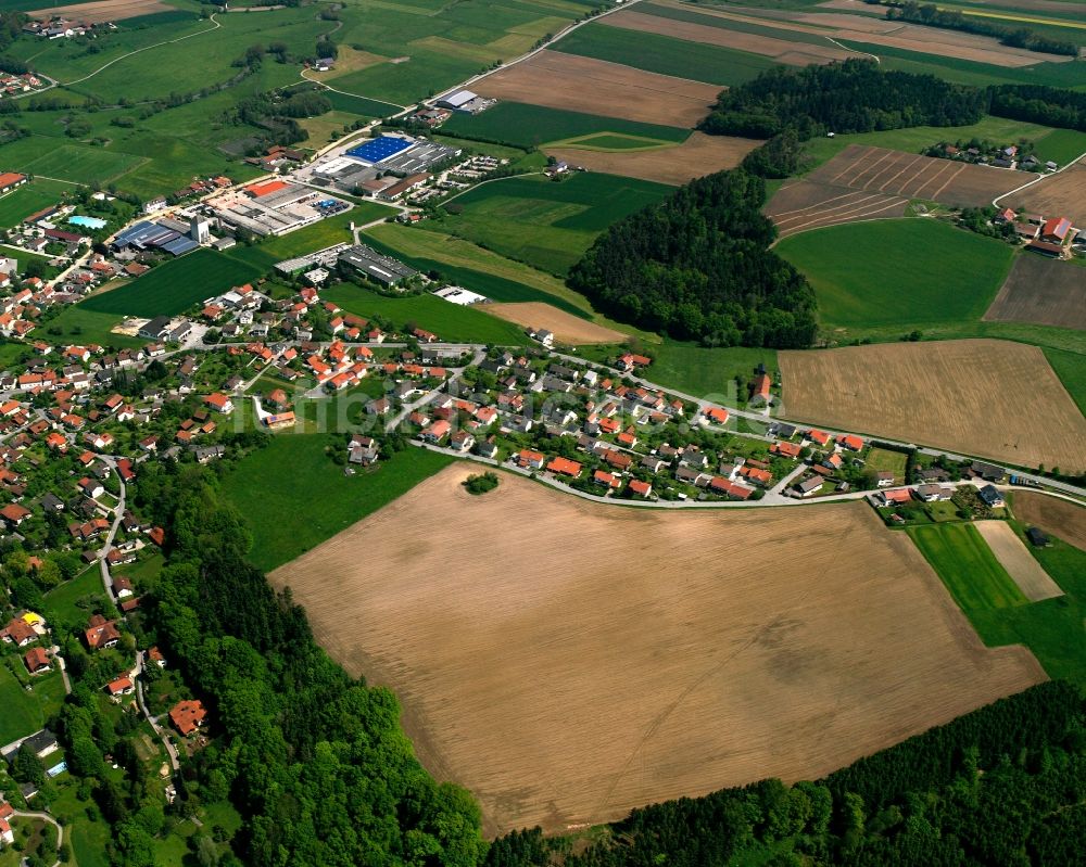 Luftaufnahme Holzham - Dorfkern am Feldrand in Holzham im Bundesland Bayern, Deutschland