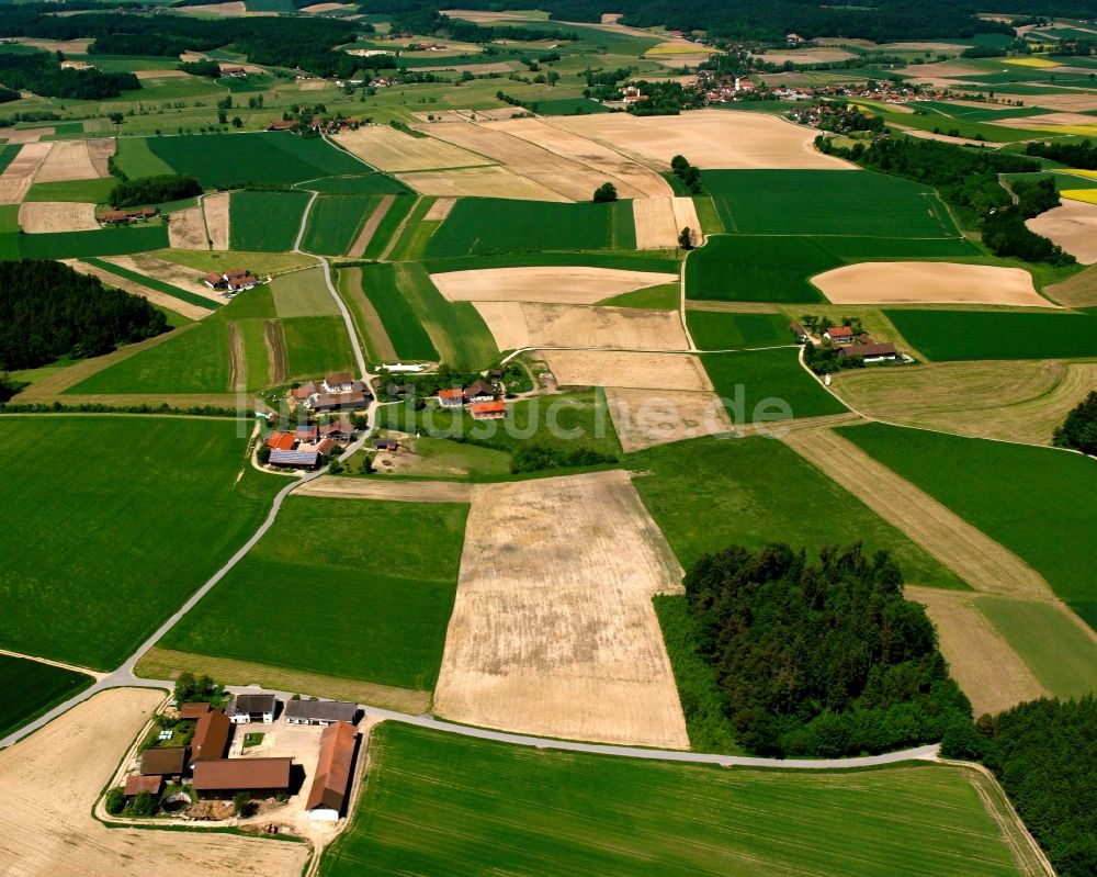 Holzham von oben - Dorfkern am Feldrand in Holzham im Bundesland Bayern, Deutschland