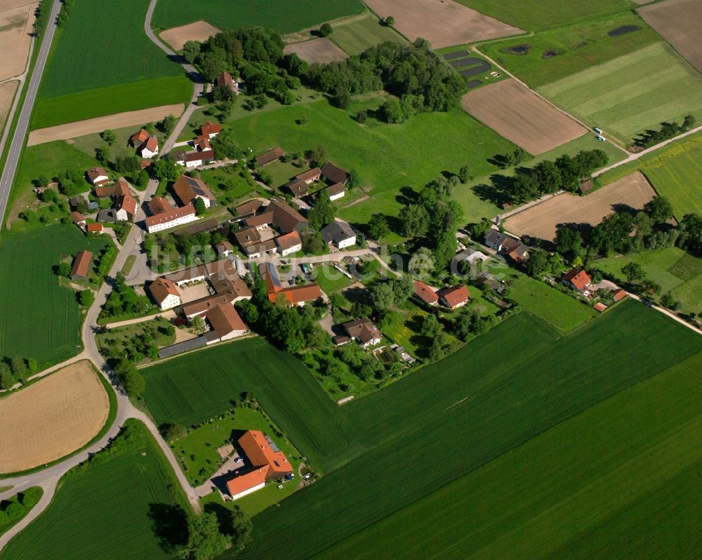 Holzham von oben - Dorfkern am Feldrand in Holzham im Bundesland Bayern, Deutschland