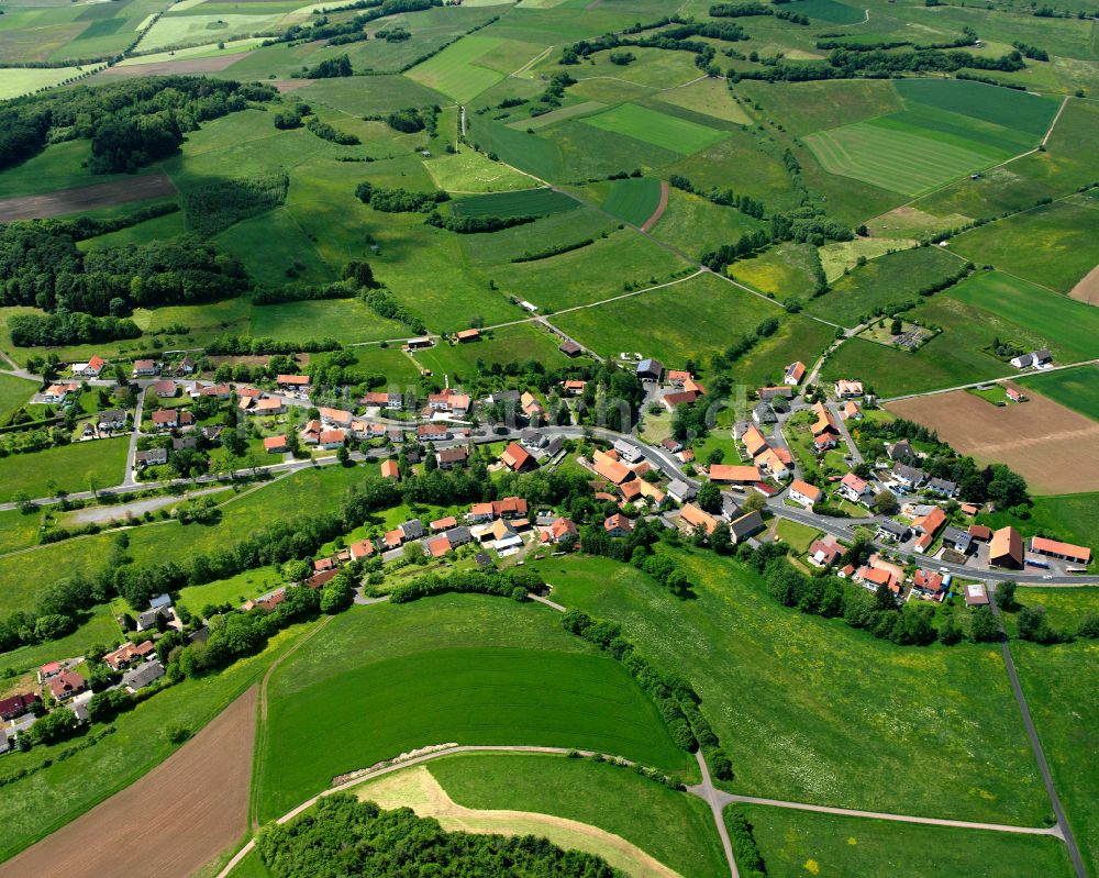 Holzmühl von oben - Dorfkern am Feldrand in Holzmühl im Bundesland Hessen, Deutschland