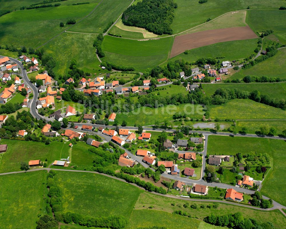 Holzmühl aus der Vogelperspektive: Dorfkern am Feldrand in Holzmühl im Bundesland Hessen, Deutschland