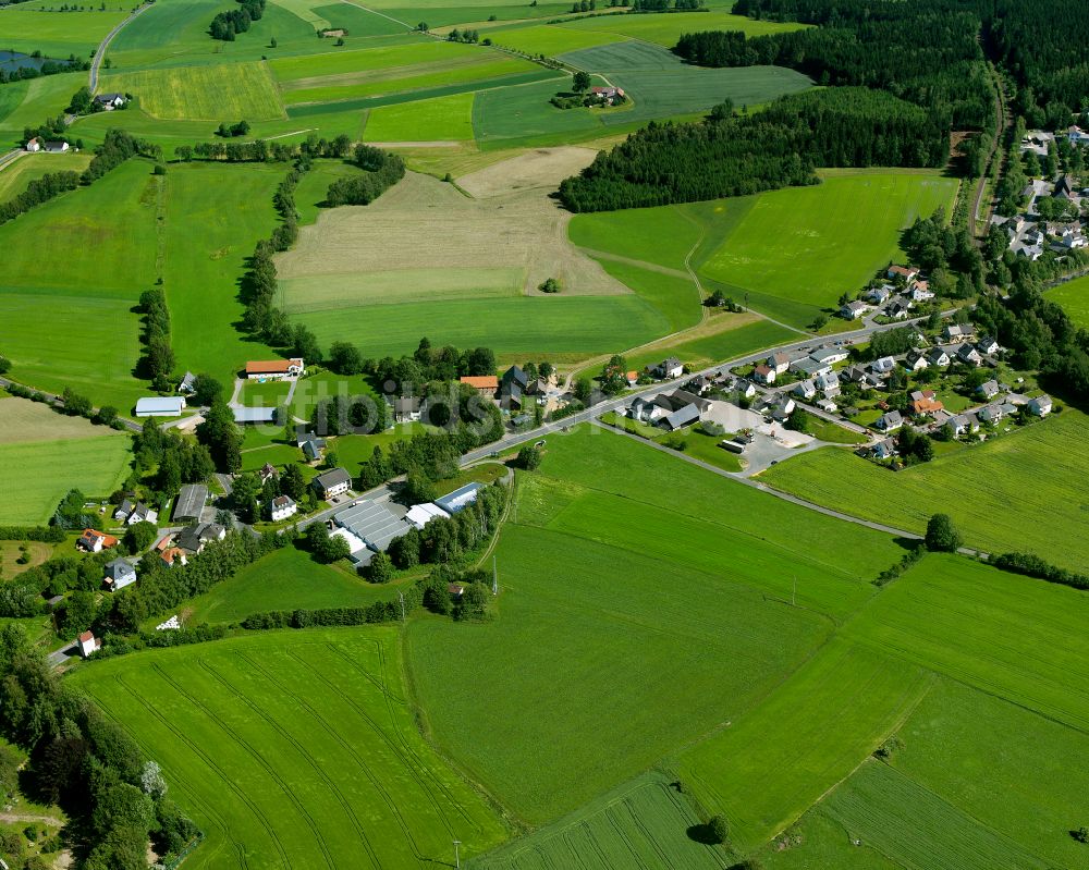 Horlachen aus der Vogelperspektive: Dorfkern am Feldrand in Horlachen im Bundesland Bayern, Deutschland